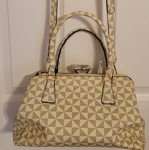 Elegant Patterned Crossbody Bag in Cream